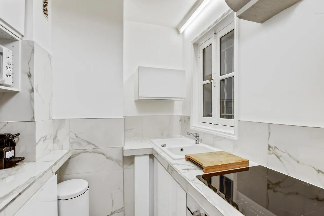 Apartment Ferienwohnung Best Location Calm Palais Royal Louvre Opera Concorde Clim Paris Frankreich